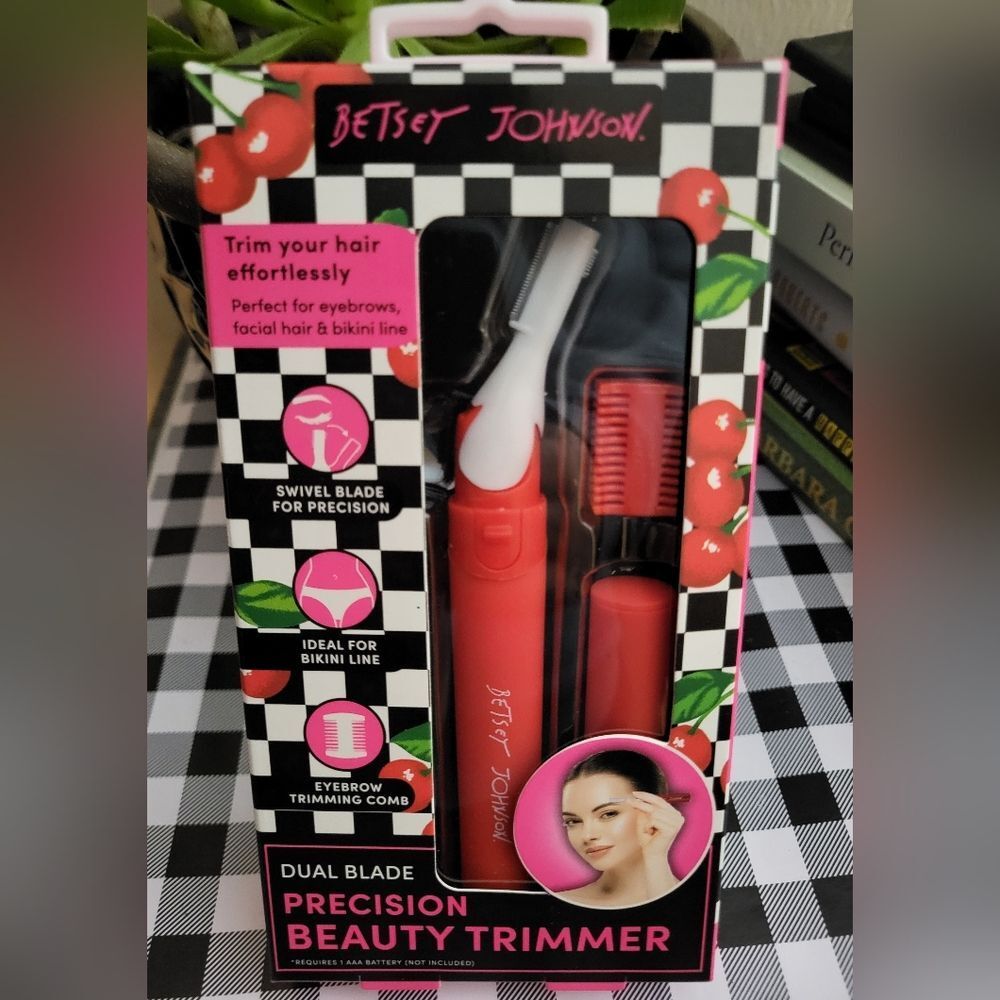 BETSEY JOHNSON DUAL BLADE PRECISION BEAUTY TRIMMER